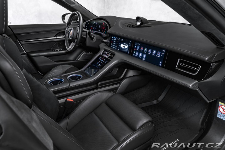 Porsche Taycan PDCC, ventilace, pano 2021