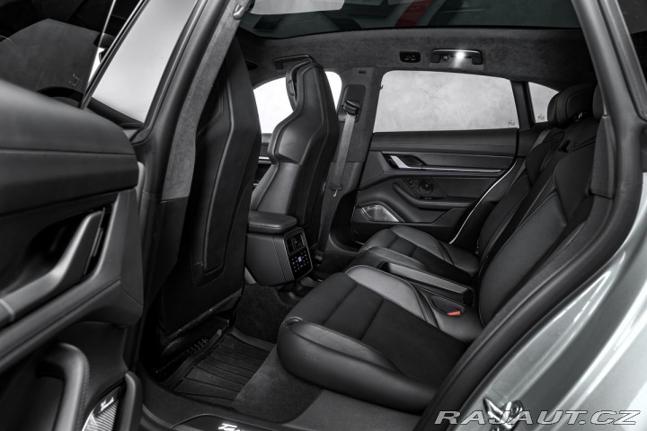 Porsche Taycan PDCC, ventilace, pano 2021