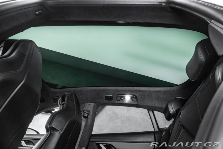 Porsche Taycan PDCC, ventilace, záruka 2021