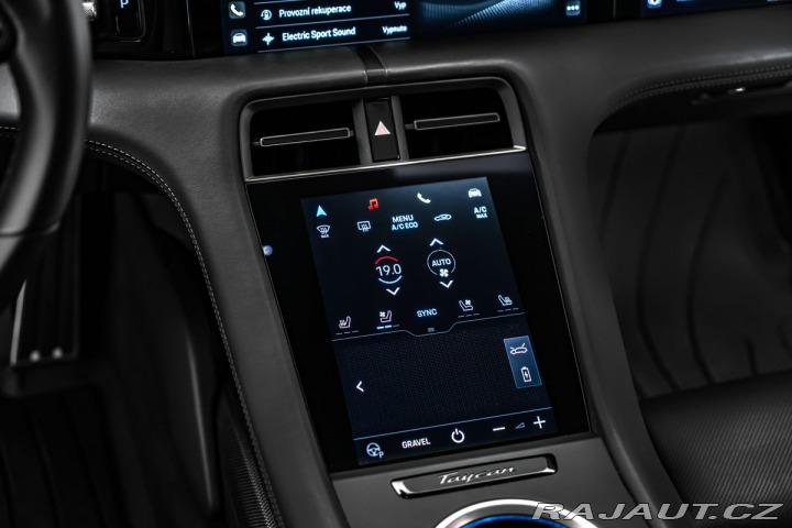 Porsche Taycan PDCC, ventilace, pano 2021