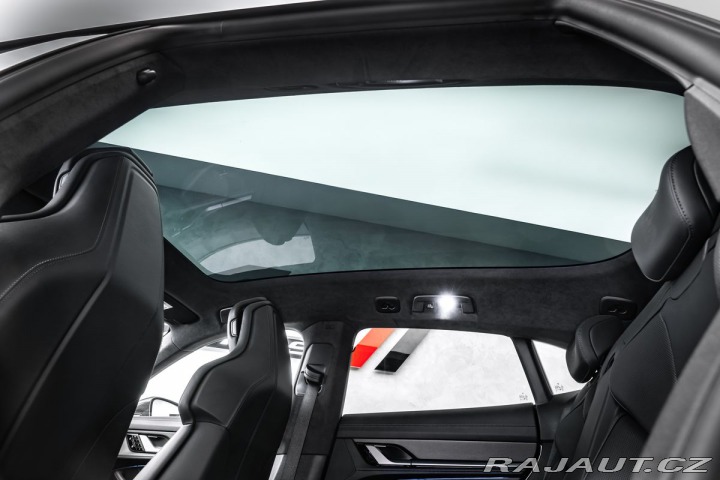 Porsche Taycan PDCC, ventilace, pano 2021