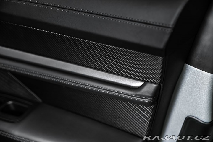 Porsche Taycan PDCC, ventilace, pano 2021