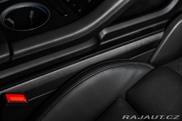 Porsche Taycan PDCC, ventilace, pano 2021