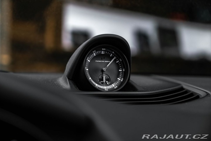 Porsche Taycan PDCC, ventilace, pano 2021