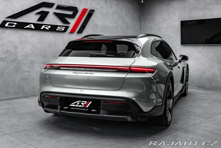 Porsche Taycan PDCC, ventilace, pano 2021