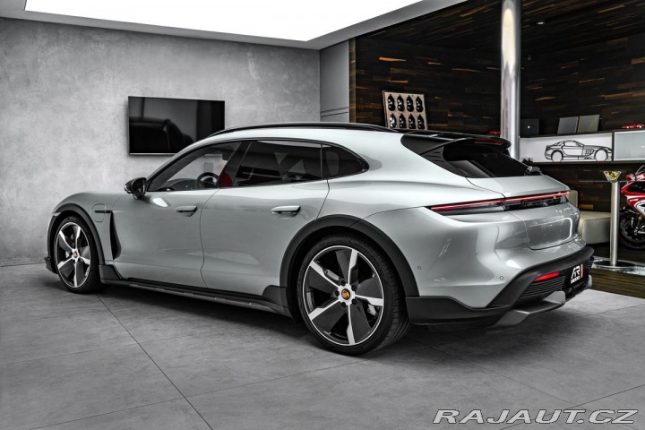 Porsche Taycan PDCC, ventilace, pano 2021