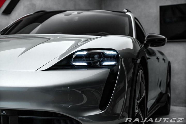 Porsche Taycan PDCC, ventilace, pano 2021