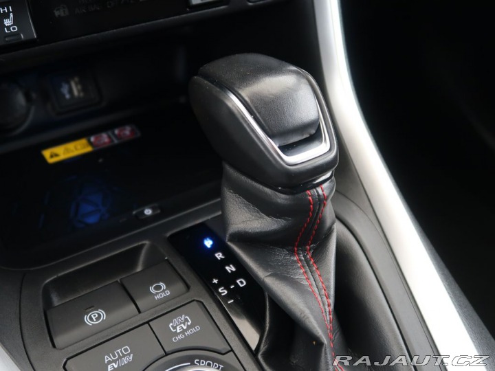 Toyota RAV4 2.5Hybrid,CZ,1Maj,Selecti 2024
