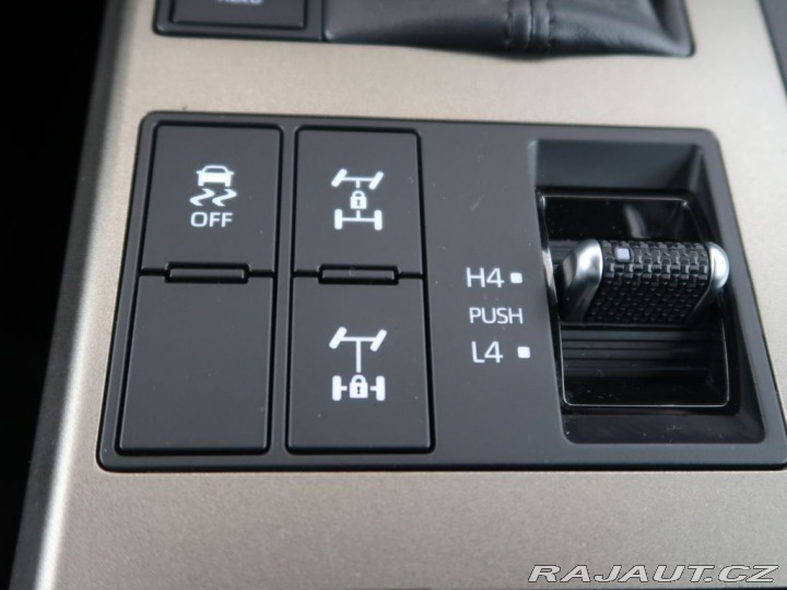 Toyota Land Cruiser 2.8D-4D,CZ,1Maj,Invincibl 2024