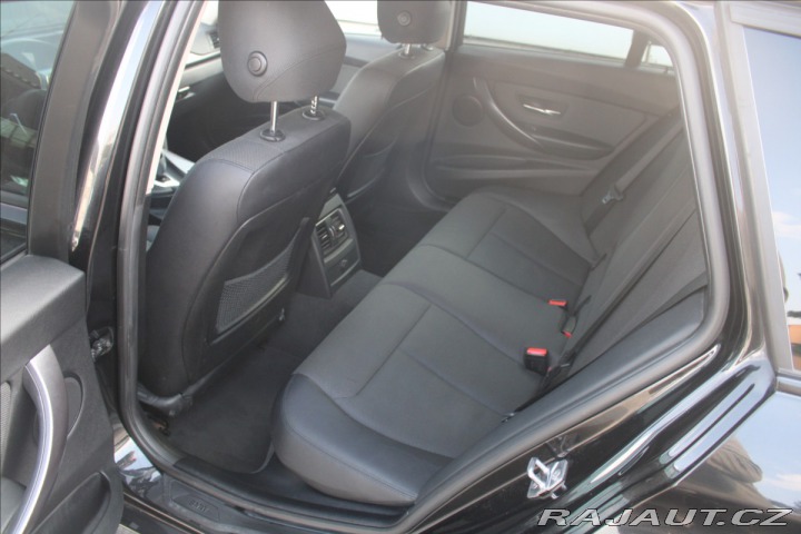 BMW 3 320d 140kW SPORTLINE+ZÁRU 2015