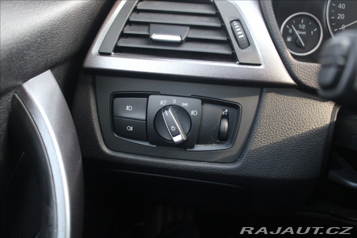 BMW 3 320d 140kW SPORTLINE+ZÁRU 2015