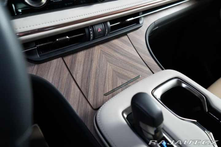 Lexus Ostatní modely LM 350h 350h*4x4*LUXURY*HUD*MASÁŽ 2024