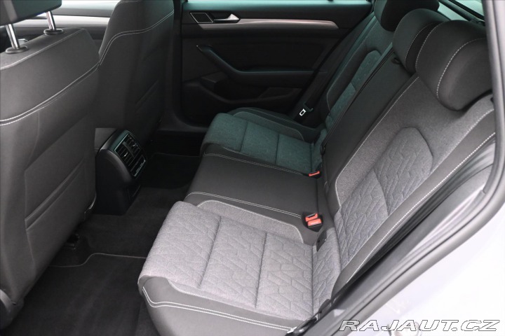 Volkswagen Passat 2,0 TDI 110 kW DSG Busine 2022