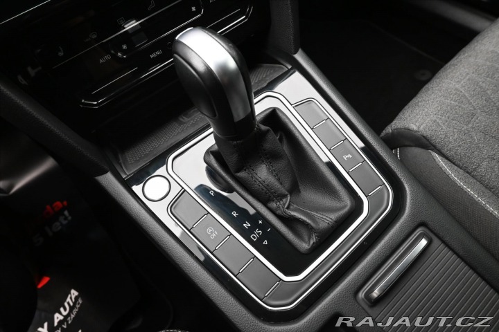 Volkswagen Passat 2,0 TDI 110 kW DSG Busine 2022