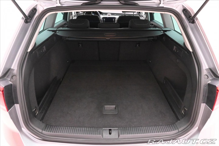 Volkswagen Passat 2,0 TDI 110 kW DSG Busine 2022