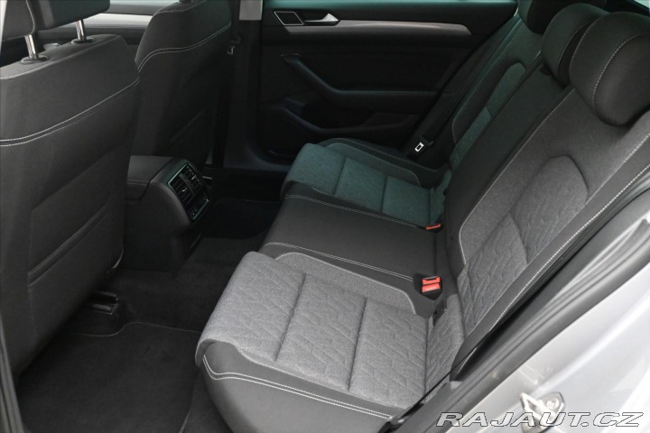 Volkswagen Passat 2,0 TDI 110 kW DSG Busine 2022