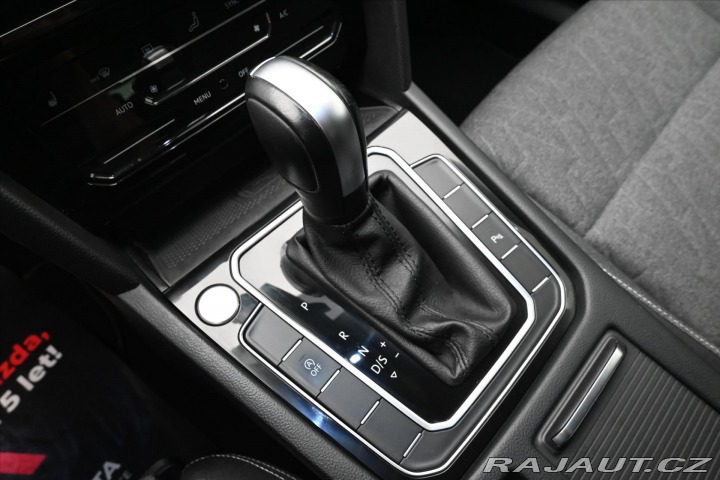 Volkswagen Passat 2,0 TDI 110 kW DSG Busine 2022