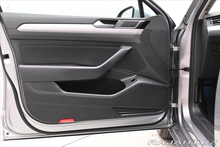 Volkswagen Passat 2,0 TDI 110 kW DSG Busine 2022