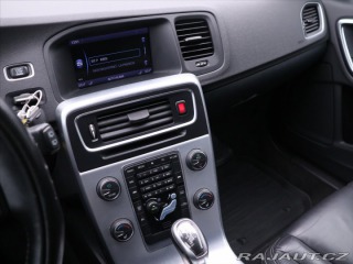 Volvo V60 2,4 D4 V5 120kW AWD R-des 2013