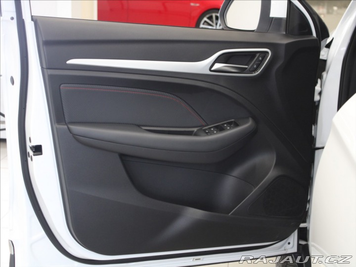 MG ZS 1,5 CVVT 78kW 15tkm. 1.ma 2023