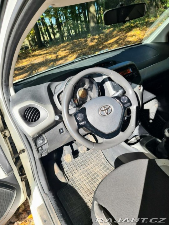 Toyota Aygo 1,0   VVTi - Velmi úsporn 2014