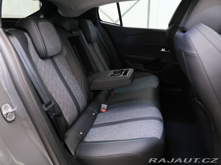 Peugeot 408 1.2PureTech,96kW,ALLURE,A 1800