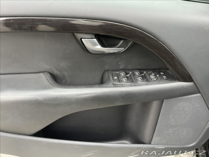 Volvo V70 2,4 D5 AWD Momentum, odp. 2008