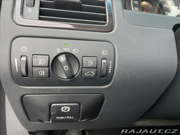 Volvo V70 2,4 D5 AWD Momentum, odp. 2008