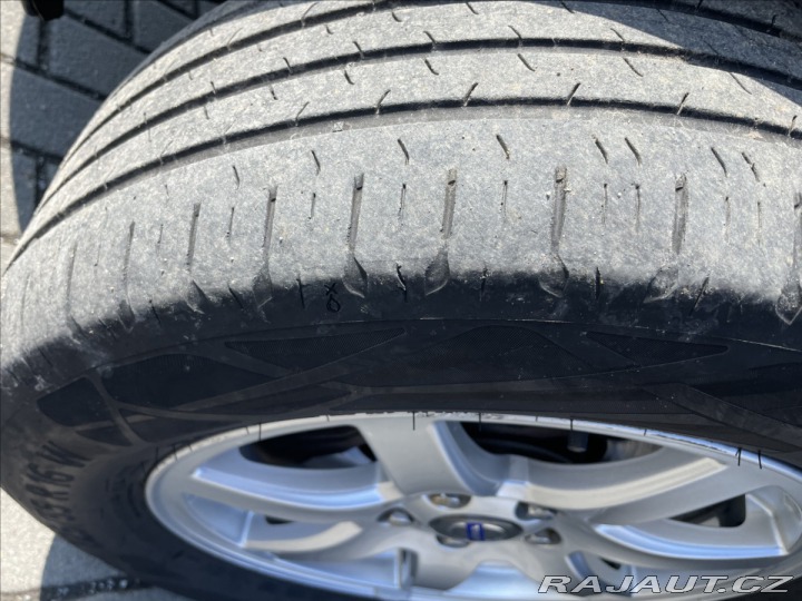 Volvo V70 2,4 D5 AWD Momentum, odp. 2008