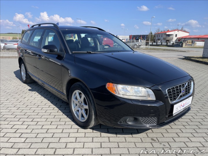 Volvo V70 2,4 D5 AWD Momentum, odp. 2008