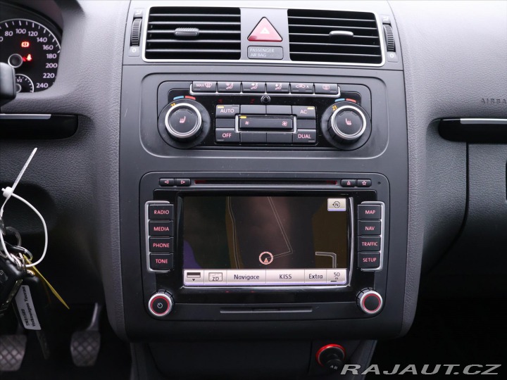 Volkswagen Touran 1,4 TSI 103kW Highline Na 2010