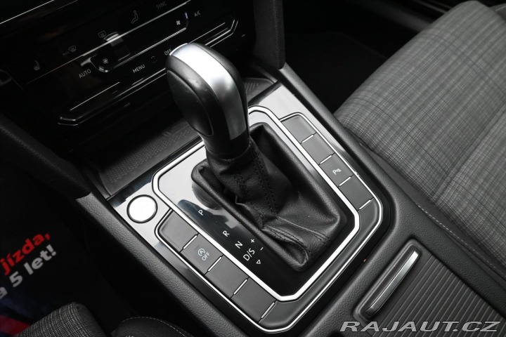 Volkswagen Passat 2,0 TDI 110 kW DSG BUSINE 2022