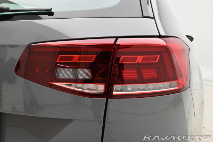 Volkswagen Passat 2,0 TDI 110 KW DSG Busine 2022