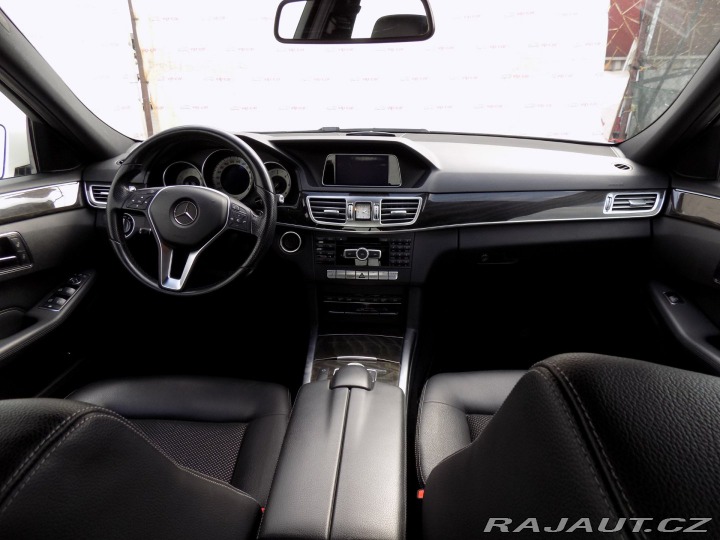 Mercedes-Benz E 220d/Full-LED/NAVI/ 2014