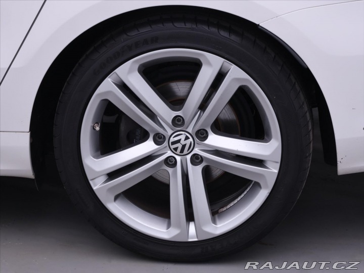 Volkswagen Passat 2,0 TDI 130kW DSG CZ R-Li 2014