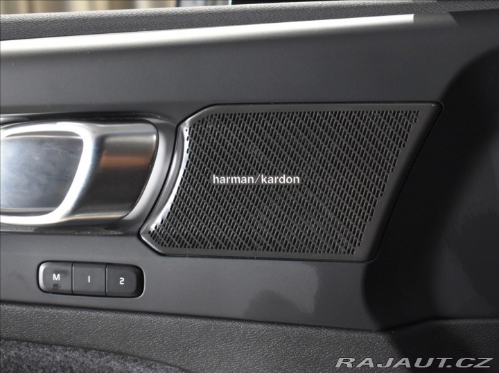 Volvo XC40 2,0 B4 AWD PLUS Bezklíč,H 2023