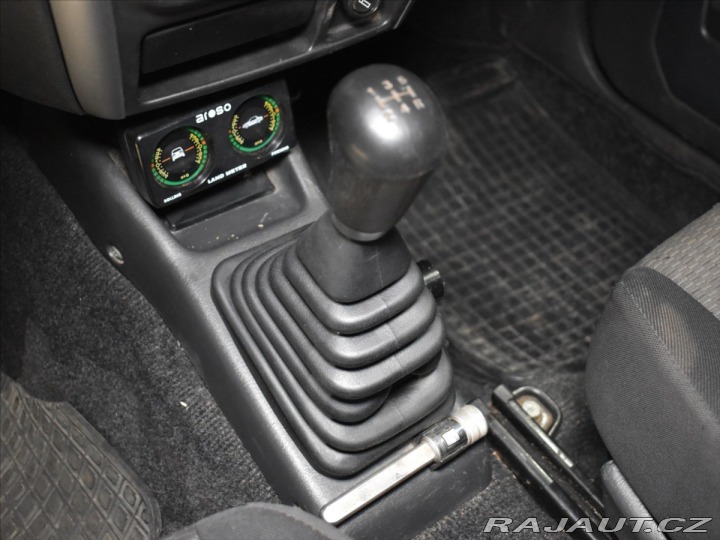 Suzuki Jimny 1,3 4X4, tažné 2005