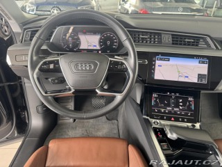 Audi e-tron  1800