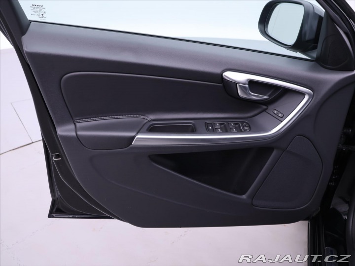 Volvo V60 2,0 D3 110kW Momentum 2016