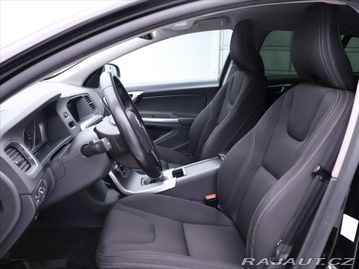 Volvo V60 2,0 D3 110kW Momentum 2016