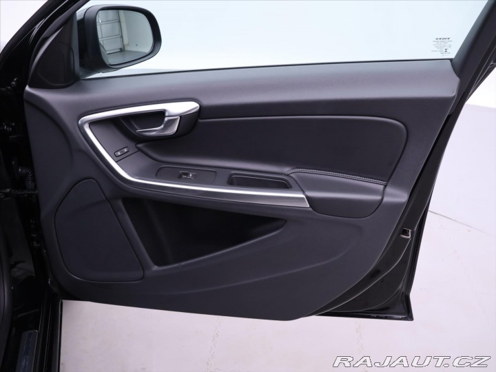 Volvo V60 2,0 D3 110kW Momentum 2016