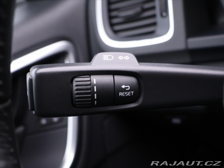 Volvo V60 2,0 D3 110kW Momentum 2016