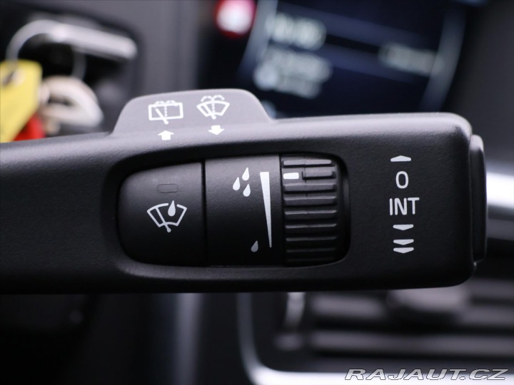 Volvo V60 2,0 D3 110kW Momentum 2016