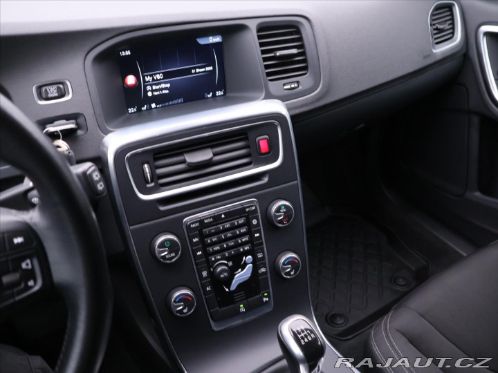 Volvo V60 2,0 D3 110kW Momentum 2016