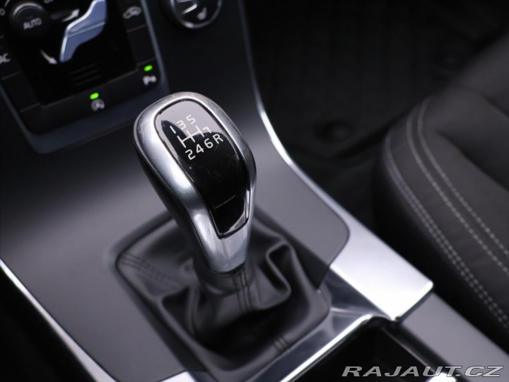 Volvo V60 2,0 D3 110kW Momentum 2016