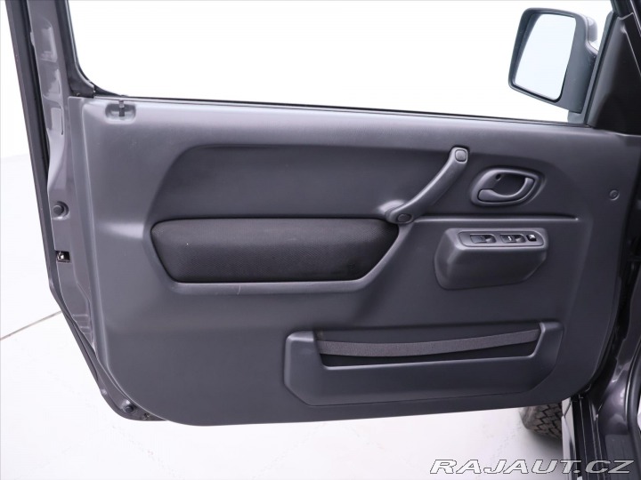 Suzuki Jimny 1,3 JLX 63kW 4x4 Tažné 2010