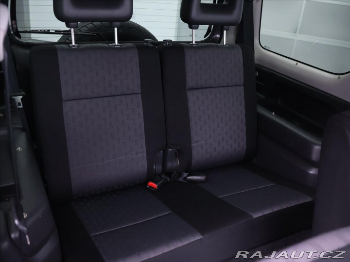 Suzuki Jimny 1,3 JLX 63kW 4x4 Tažné 2010