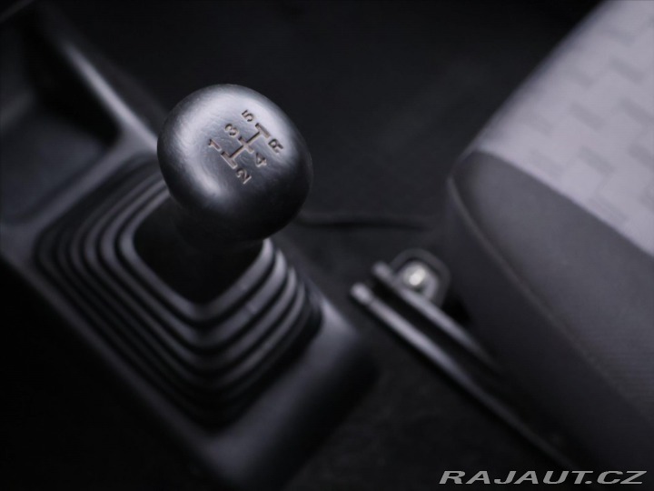 Suzuki Jimny 1,3 JLX 63kW 4x4 Tažné 2010