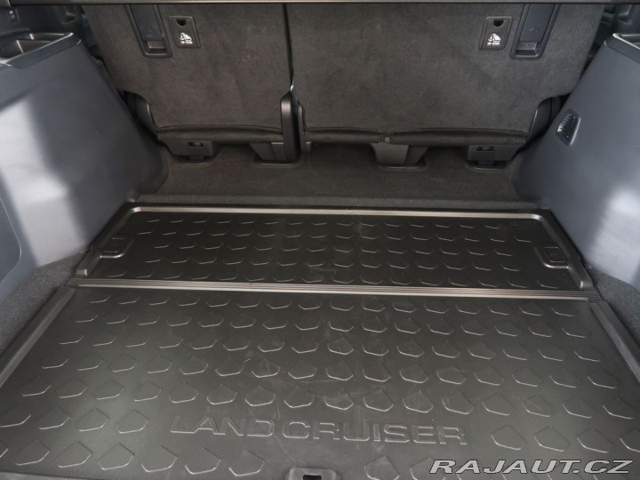 Toyota Land Cruiser 2.8D-4D,CZ,1Maj,4x4,Invin 2025