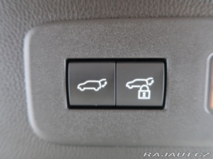 Toyota Land Cruiser 2.8D-4D,CZ,1Maj,4x4,Invin 2025